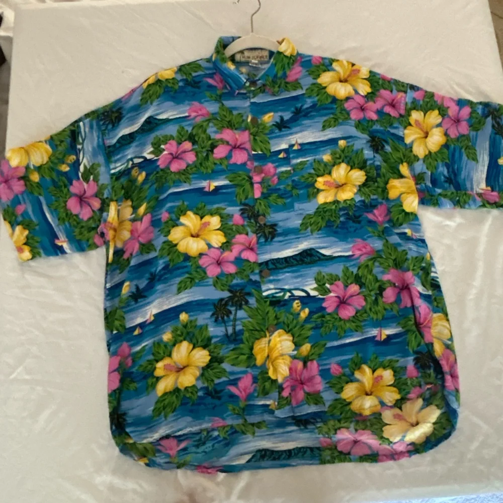 Rum Jungle Hawaiian Shirt. Made in Indonesia. Hibiscus flower/ocean print. XL